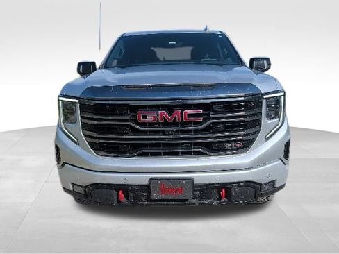 Used 2022 GMC Sierra 1500 AT4 w/ AT4 Premium Package AWD/4WD image 8