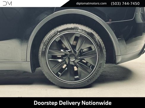 Used 2023 Tesla Model Y Long Range AWD/4WD image 37