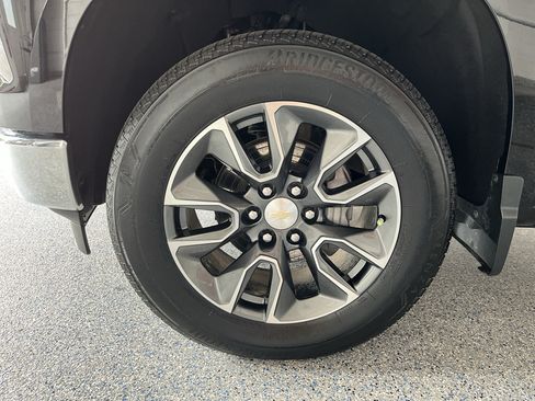 Used 2023 Chevrolet Silverado 1500 LT AWD/4WD image 33