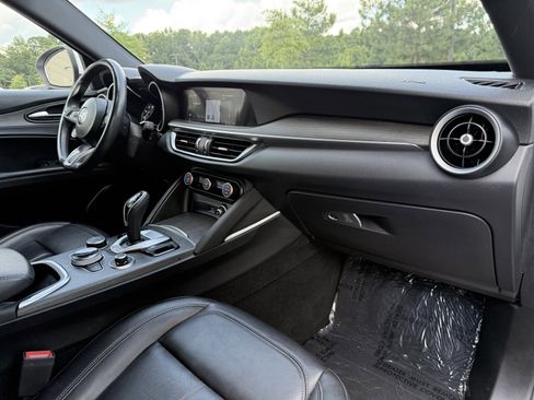 Used 2022 Alfa Romeo Stelvio Ti image 21
