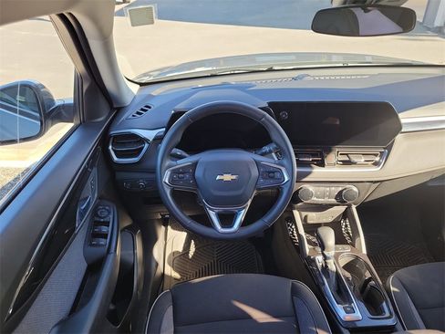 Used 2024 Chevrolet TrailBlazer LT w/ LT Cold Weather Package image 26