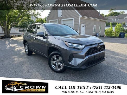 Used 2023 Toyota RAV4 XLE AWD/4WD image 3