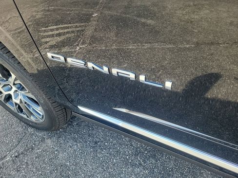 New 2026 GMC Yukon XL Denali w/ Denali Reserve Package RWD image 9