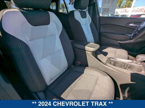 Used 2024 Chevrolet Trax RS w/ Driver Confidence Package image 24