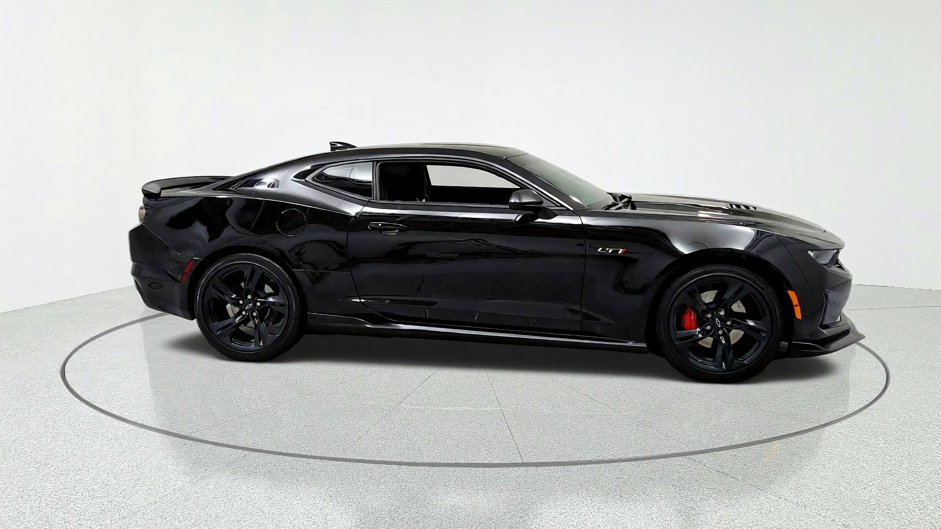 Used 2022 Chevrolet Camaro LT RWD image 6