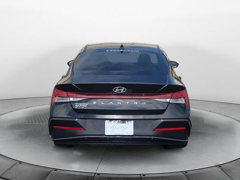 Used 2024 Hyundai Elantra SEL w/ Convenience Package FWD image 4