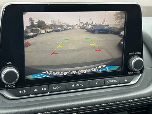 Used 2023 Nissan Rogue SV image 19