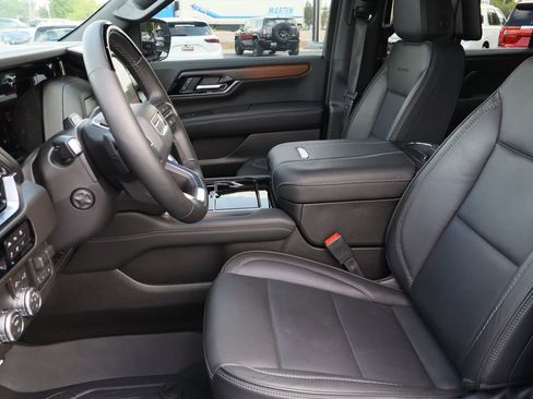 Used 2026 GMC Yukon XL Denali w/ Denali Reserve Package RWD image 24