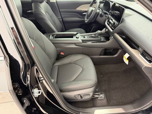 Used 2026 Toyota Grand Highlander Platinum image 29