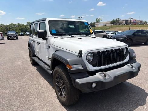 Used 2024 Jeep Wrangler Unlimited Sport AWD/4WD image 8