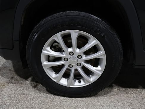 Certified 2022 Jeep Cherokee Latitude Lux image 9