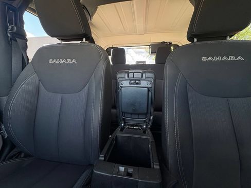 Used 2018 Jeep Wrangler Sahara w/ Connectivity Group AWD/4WD image 22