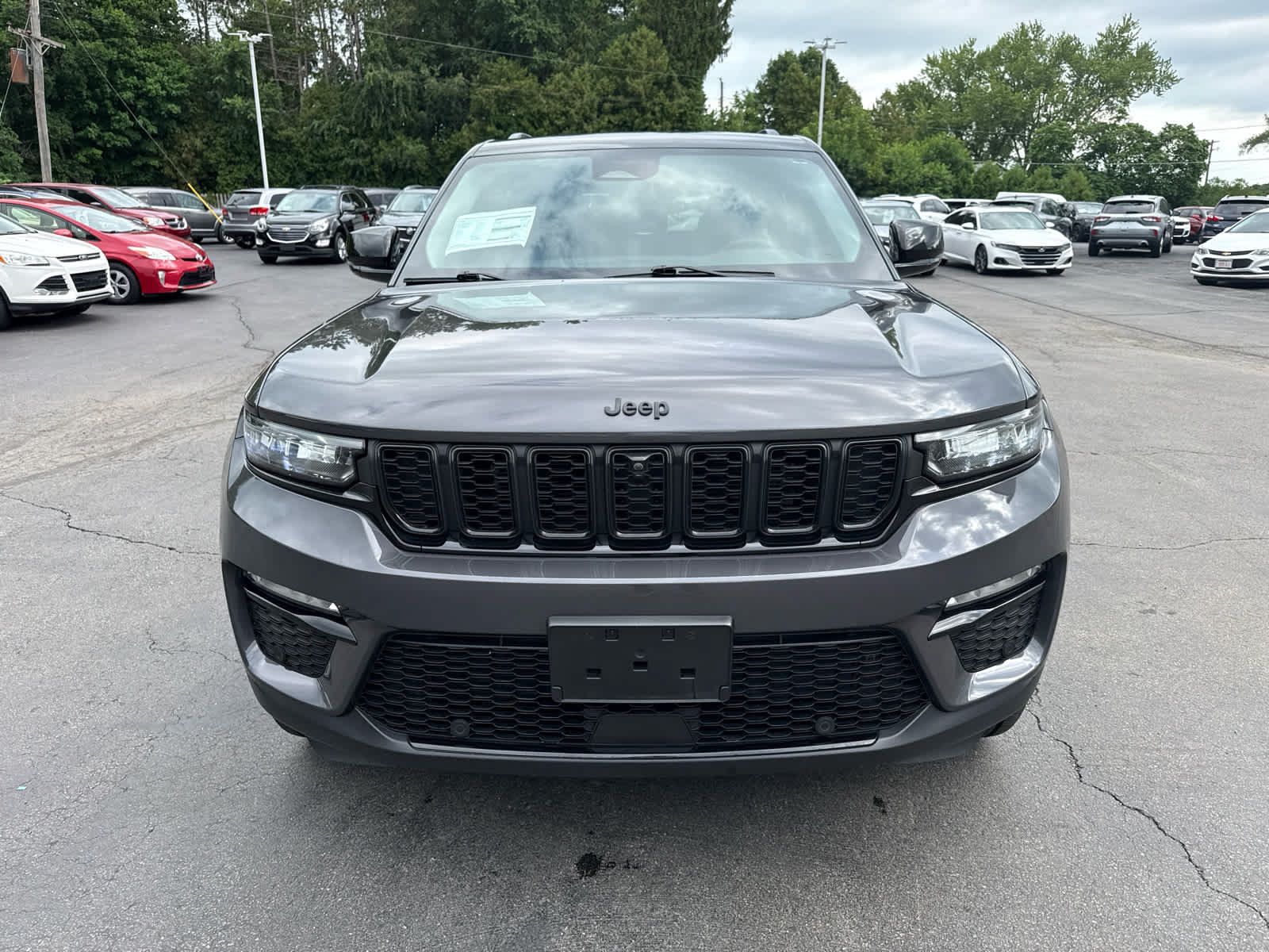 Used 2023 Jeep Grand Cherokee Limited w/ Luxury Tech Group II AWD/4WD image 8