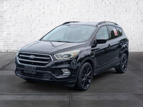 Used 2017 Ford Escape SE w/ SE Sport Appearance Package FWD image 4