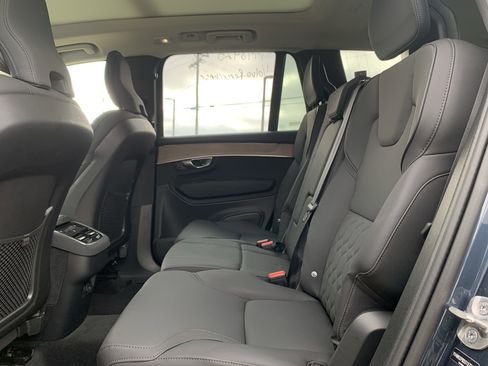 Used 2025 Volvo XC90 B6 Plus image 32