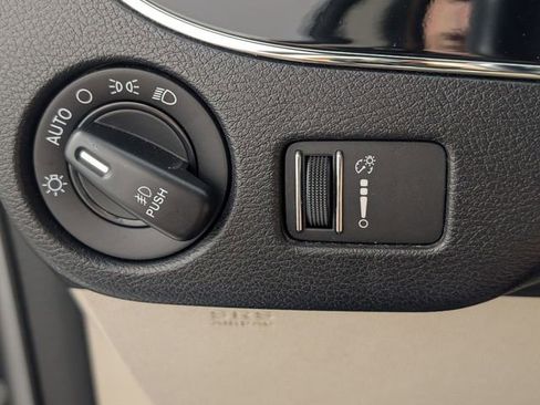Used 2019 Dodge Grand Caravan SXT FWD image 14