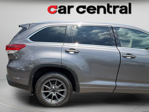 Used 2017 Toyota Highlander Limited Platinum w/ Carpet Mat Package AWD/4WD image 11