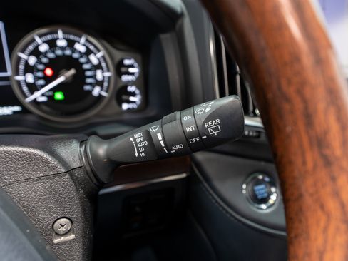 Used 2018 Toyota Land Cruiser image 28