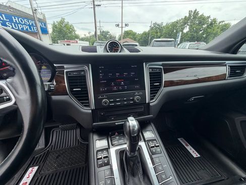 Used 2017 Porsche Macan AWD/4WD image 20