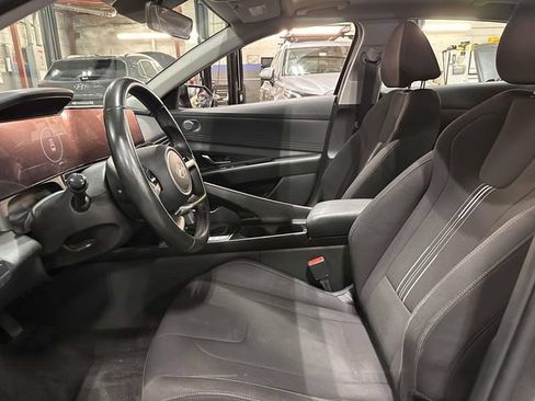 Used 2025 Hyundai Elantra SEL FWD image 18