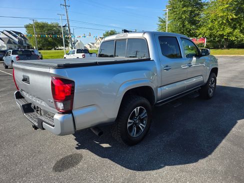 Used 2023 Toyota Tacoma SR AWD/4WD image 5
