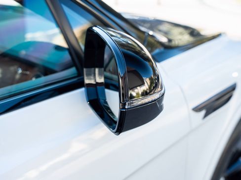 Used 2023 Bentley Bentayga image 13