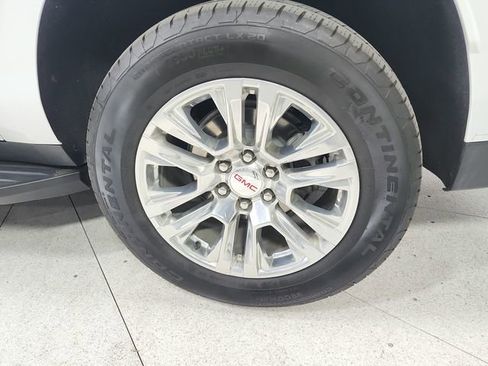 Used 2025 GMC Yukon XL Denali AWD/4WD image 46