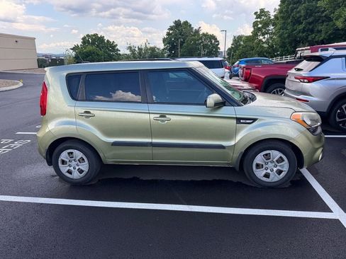 Used 2013 Kia Soul FWD image 9