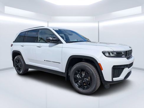 New 2026 Jeep Grand Cherokee 4WD image 1