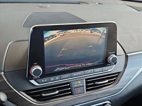 Used 2025 Nissan Altima 2.5 SV FWD image 12