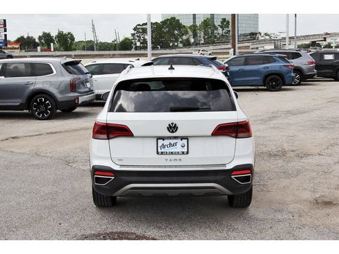 Used 2023 Volkswagen Taos SE FWD image 6