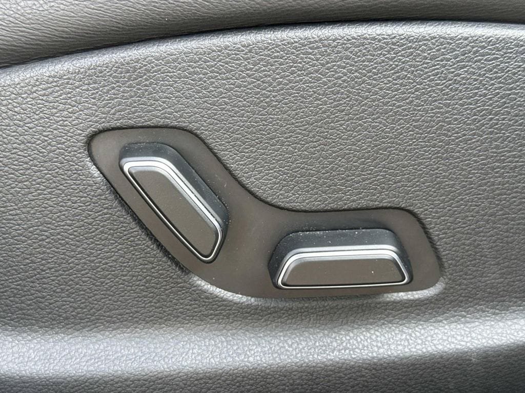 Used 2025 Genesis GV70 2.5T AWD/4WD image 27
