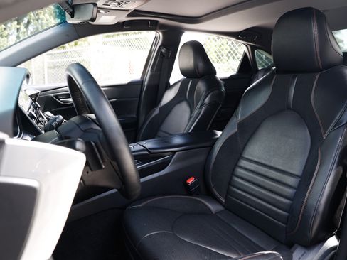 Used 2022 Toyota Avalon XSE FWD image 10