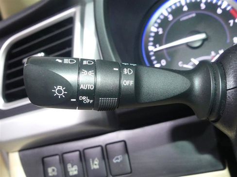 Used 2015 Toyota Highlander Limited Platinum image 34