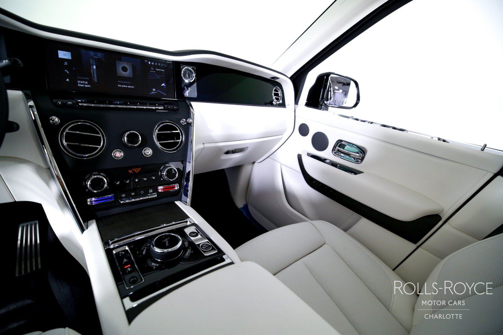 New 2026 Rolls-Royce Cullinan AWD/4WD image 16