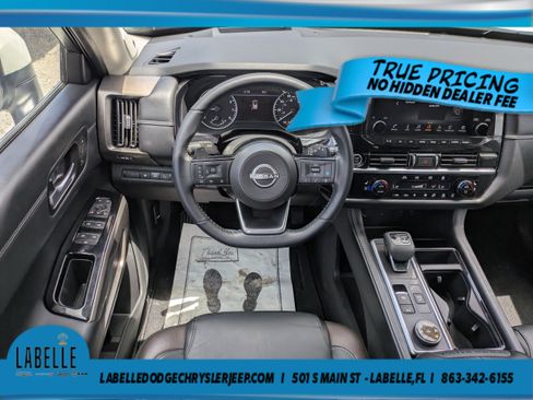 Used 2023 Nissan Pathfinder Platinum w/ Black Appearance Package AWD/4WD image 13