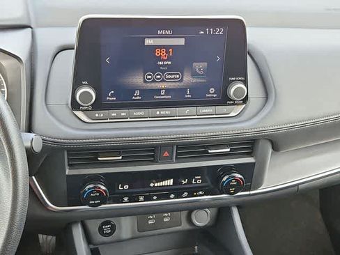 Used 2024 Nissan Rogue SV FWD image 21