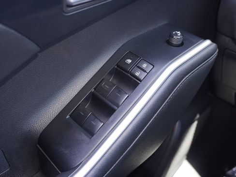 Used 2023 Toyota Highlander XLE FWD image 18