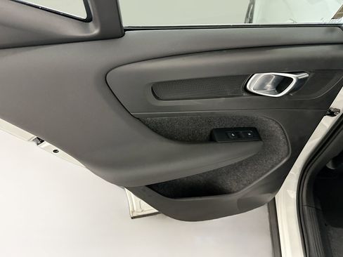 Used 2025 Volvo XC40 B5 Core image 27