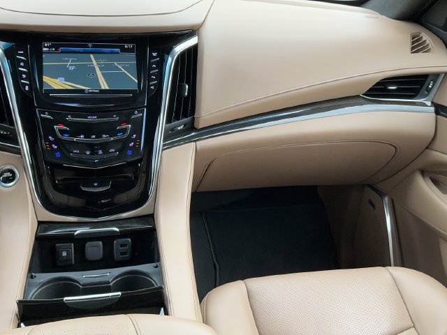 Used 2018 Cadillac Escalade Platinum AWD/4WD image 13