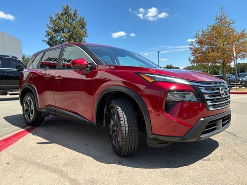 Used 2025 Nissan Rogue SV AWD/4WD image 4
