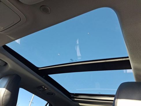 Used 2022 Ford Explorer XLT w/ Equipment Group 202A image 18