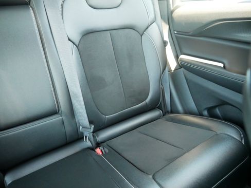 Used 2023 Jeep Grand Cherokee Altitude AWD/4WD image 14