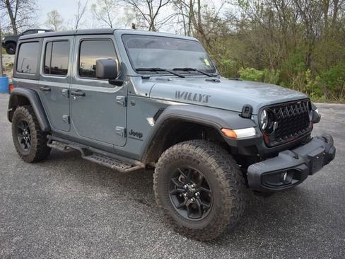 Used 2024 Jeep Wrangler Willys AWD/4WD image 10