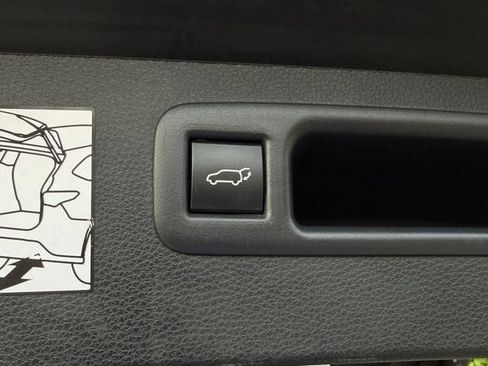 Used 2024 Toyota Highlander XLE AWD/4WD image 29