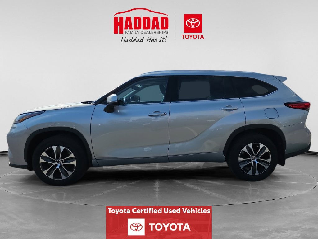 Certified 2021 Toyota Highlander XLE AWD/4WD image 2