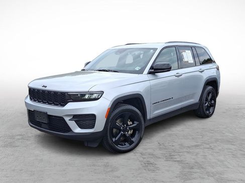 Used 2023 Jeep Grand Cherokee Altitude AWD/4WD image 1