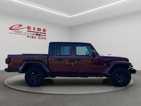 Used 2022 Jeep Gladiator Sport AWD/4WD image 7