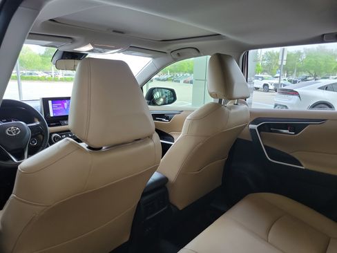 Used 2023 Toyota RAV4 XLE Premium image 27