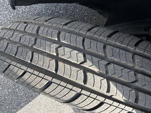 Used 2021 Chevrolet Traverse LT image 32